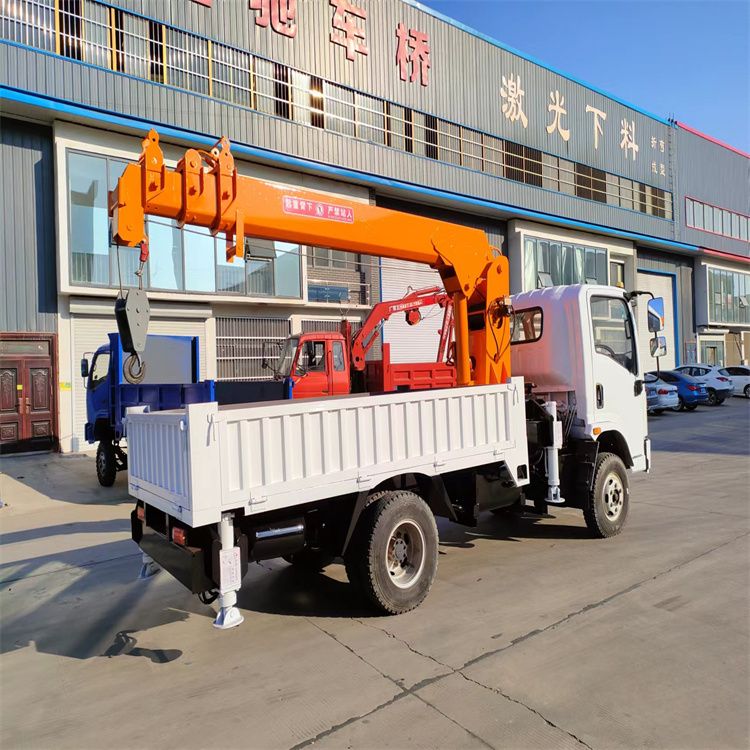 双台子区三轮随车吊定制 农用改装机自备吊中瑞长期出售